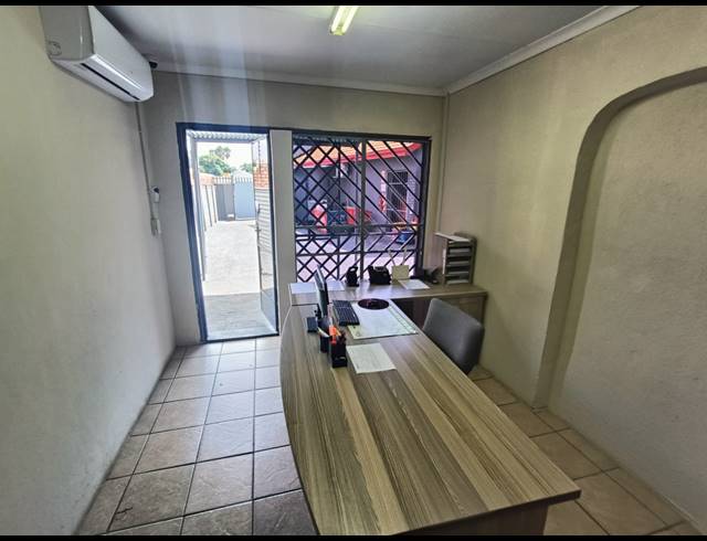 350M² BUILDING FOR SALE IN BO-DORP